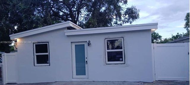 5636 Arthur St 1, Hollywood, FL 33021