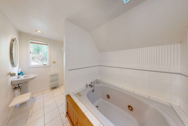 12 Downey Pl, Hopkinton, MA 01748
