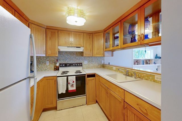 12 Downey Pl, Hopkinton, MA 01748