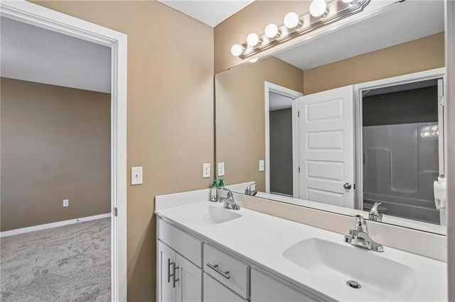 2100 Prairie Creek Drive, Kearney, MO 64060