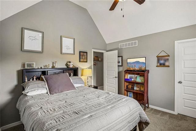 2100 Prairie Creek Drive, Kearney, MO 64060