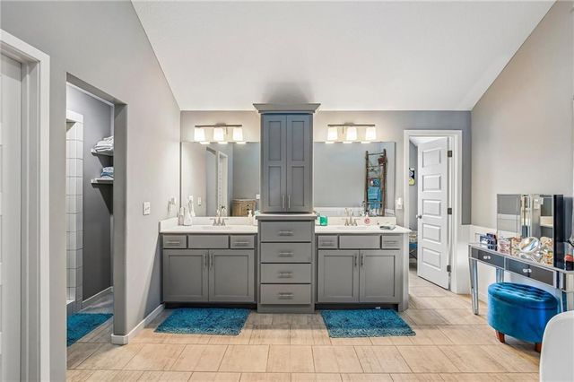 2100 Prairie Creek Drive, Kearney, MO 64060
