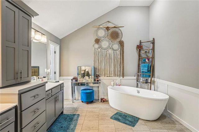 2100 Prairie Creek Drive, Kearney, MO 64060
