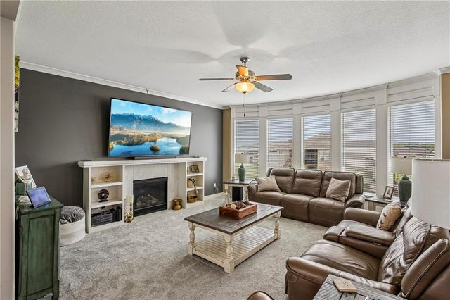 2100 Prairie Creek Drive, Kearney, MO 64060