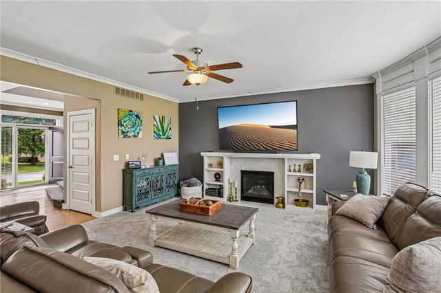 2100 Prairie Creek Drive, Kearney, MO 64060