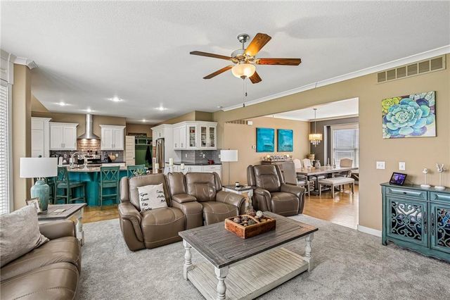 2100 Prairie Creek Drive, Kearney, MO 64060