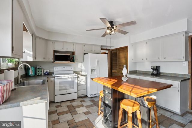 2296 BRAMBLE GATE DR, Hatfield, PA 19440