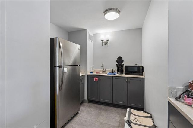 333 W Meyer Boulevard 306, Kansas City, MO 64113