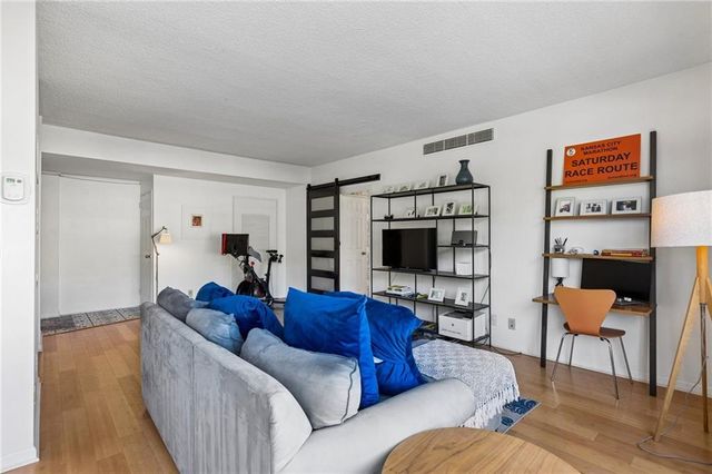 333 W Meyer Boulevard 306, Kansas City, MO 64113
