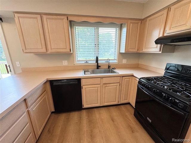 2132 Maple Creek Circle, Ann Arbor, MI 48108