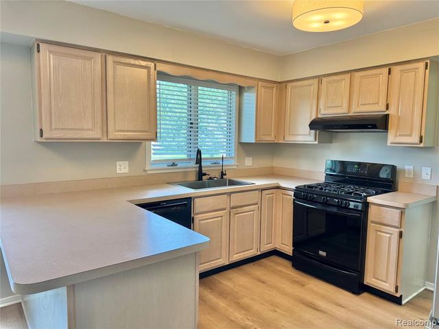 2132 Maple Creek Circle, Ann Arbor, MI 48108