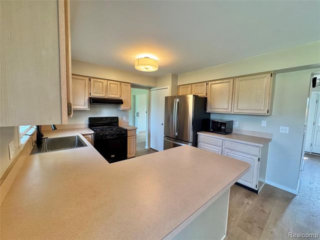 2132 Maple Creek Circle, Ann Arbor, MI 48108