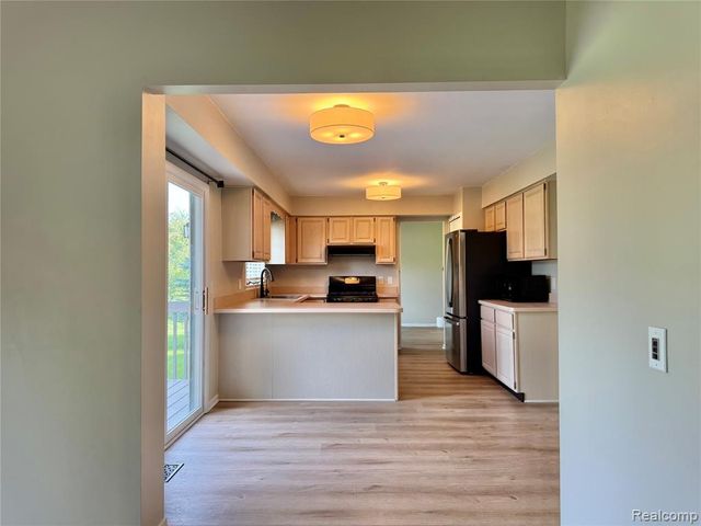 2132 Maple Creek Circle, Ann Arbor, MI 48108