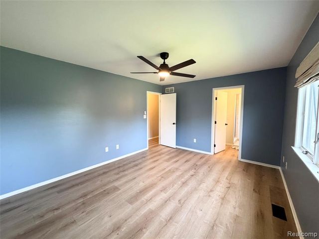 2132 Maple Creek Circle, Ann Arbor, MI 48108