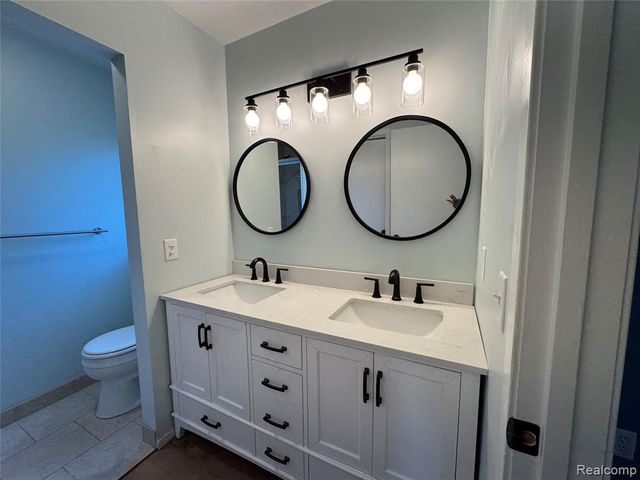 2132 Maple Creek Circle, Ann Arbor, MI 48108