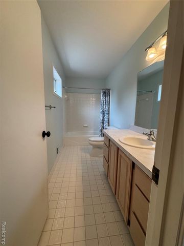 2132 Maple Creek Circle, Ann Arbor, MI 48108