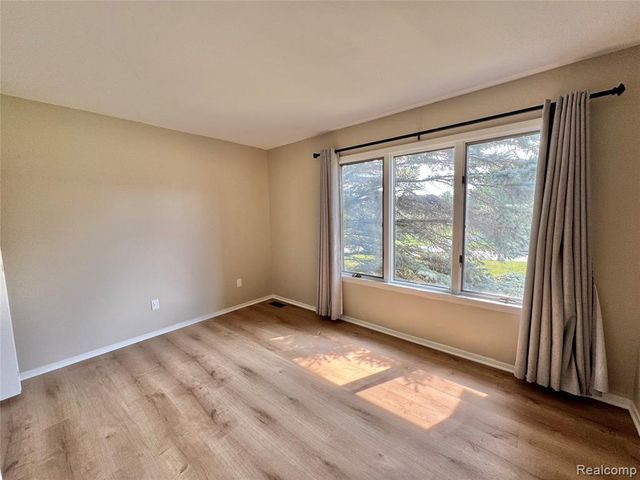2132 Maple Creek Circle, Ann Arbor, MI 48108