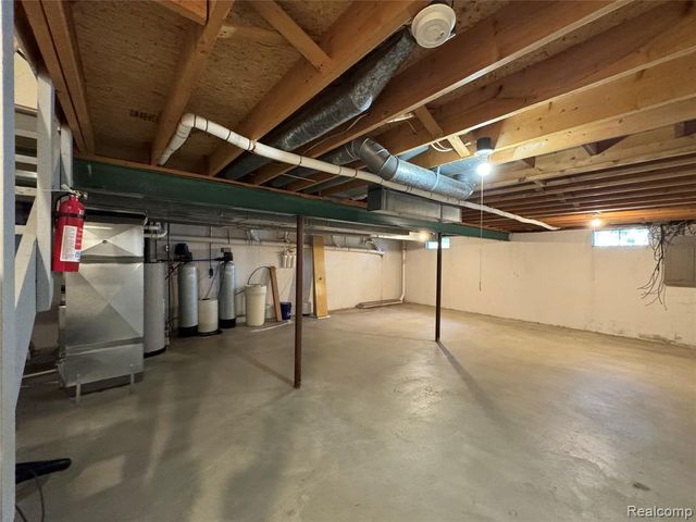 2132 Maple Creek Circle, Ann Arbor, MI 48108