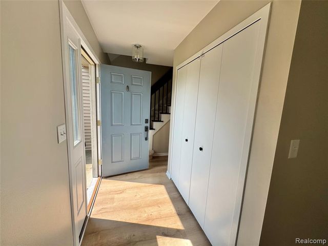 2132 Maple Creek Circle, Ann Arbor, MI 48108