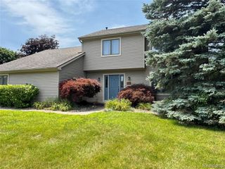 2132 Maple Creek Circle, Ann Arbor, MI 48108