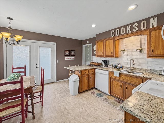 20388 W Cherokee Trail, Cookson, OK 74427