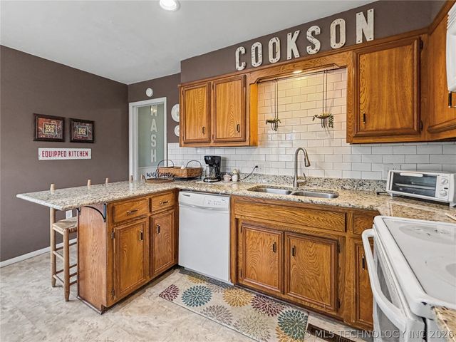 20388 W Cherokee Trail, Cookson, OK 74427
