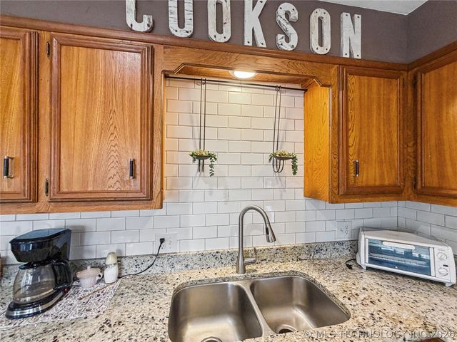 20388 W Cherokee Trail, Cookson, OK 74427