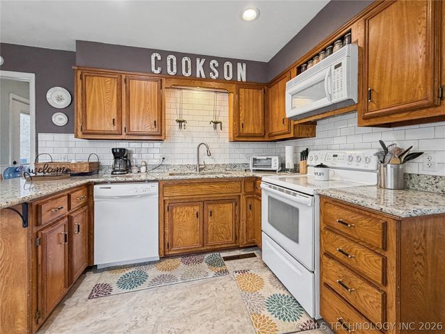 20388 W Cherokee Trail, Cookson, OK 74427