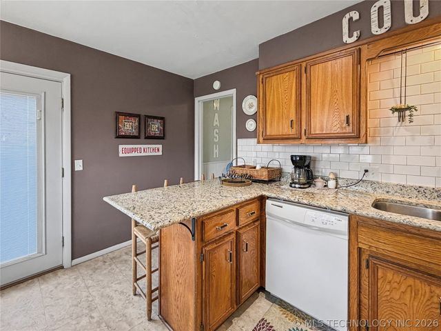 20388 W Cherokee Trail, Cookson, OK 74427
