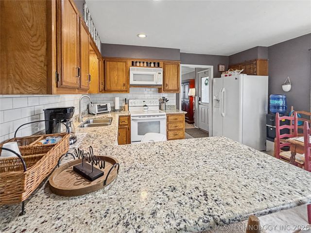 20388 W Cherokee Trail, Cookson, OK 74427