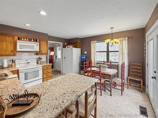 20388 W Cherokee Trail, Cookson, OK 74427