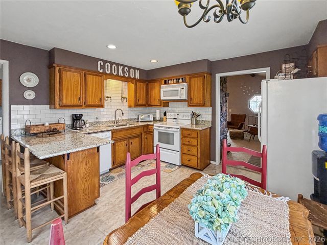 20388 W Cherokee Trail, Cookson, OK 74427