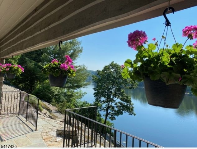 10 Hemlock Ave, Andover Twp., NJ 07860