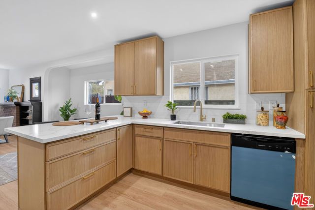 4324 2nd Avenue, Los Angeles, CA 90008