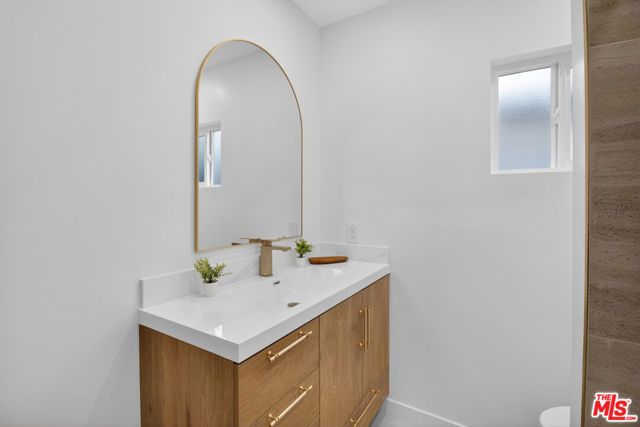 4324 2nd Avenue, Los Angeles, CA 90008