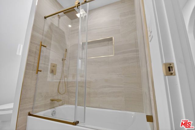 4324 2nd Avenue, Los Angeles, CA 90008