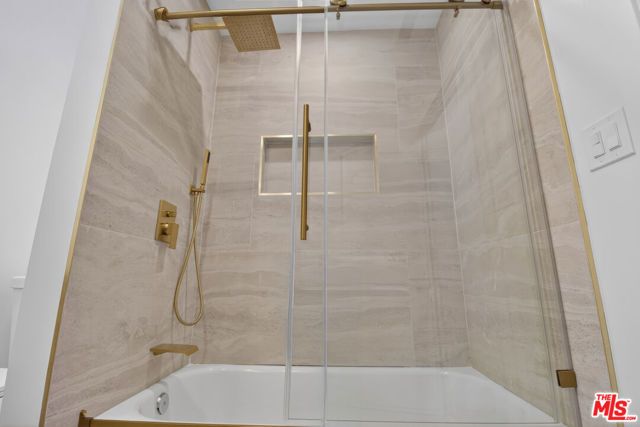 4324 2nd Avenue, Los Angeles, CA 90008