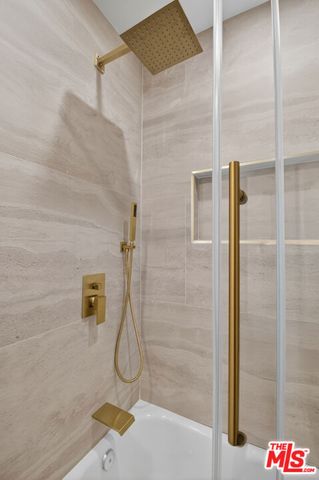 4324 2nd Avenue, Los Angeles, CA 90008