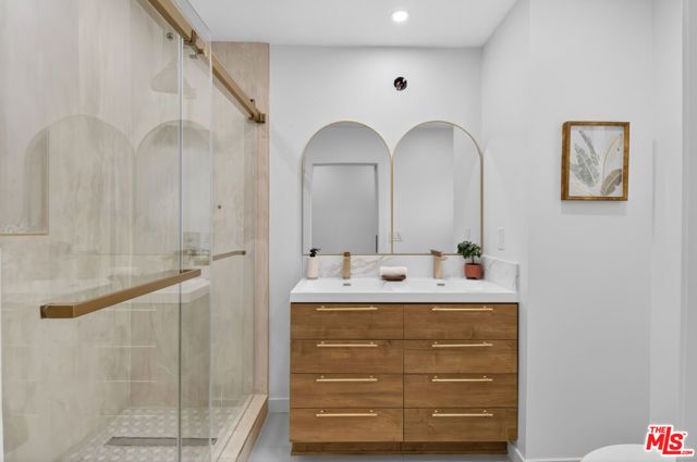 4324 2nd Avenue, Los Angeles, CA 90008