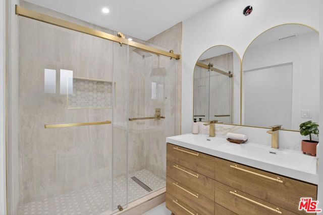 4324 2nd Avenue, Los Angeles, CA 90008