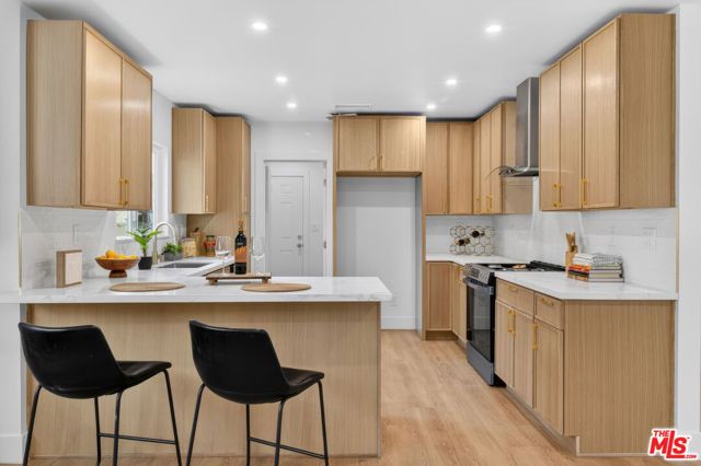 4324 2nd Avenue, Los Angeles, CA 90008