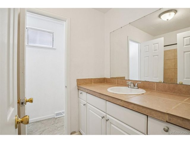 15178 E Jefferson Pl, Aurora, CO 80014