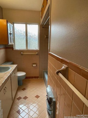 411 Future Dr., San Antonio, TX 78213