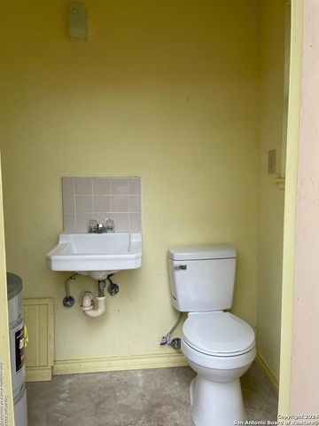 411 Future Dr., San Antonio, TX 78213