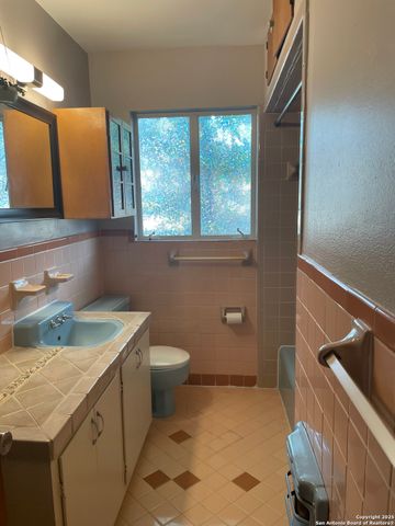 411 Future Dr., San Antonio, TX 78213