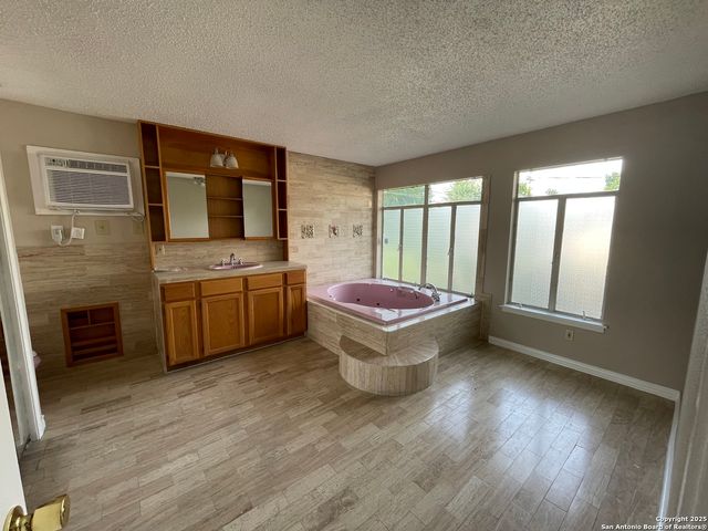 411 Future Dr., San Antonio, TX 78213