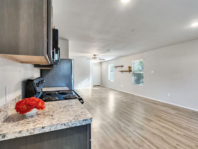 419 8th Avenue N, Texas City, TX 77590