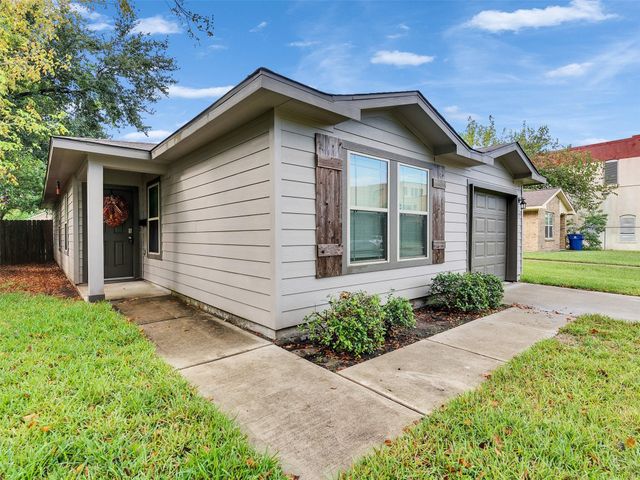 419 8th Avenue N, Texas City, TX 77590