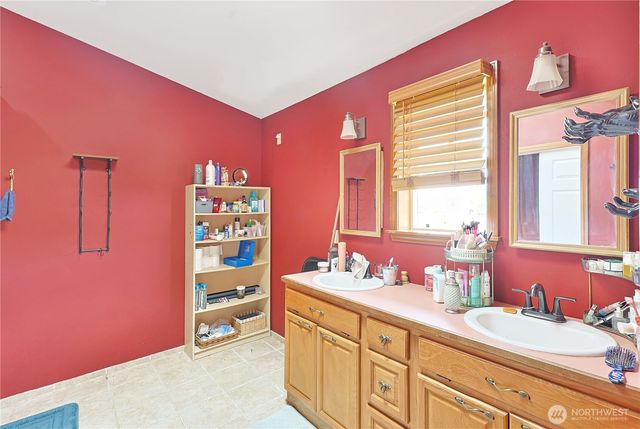 447 Boistfort Road, Curtis, WA 98538
