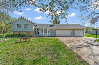 8121 SW 24th ST, Topeka, KS 66614